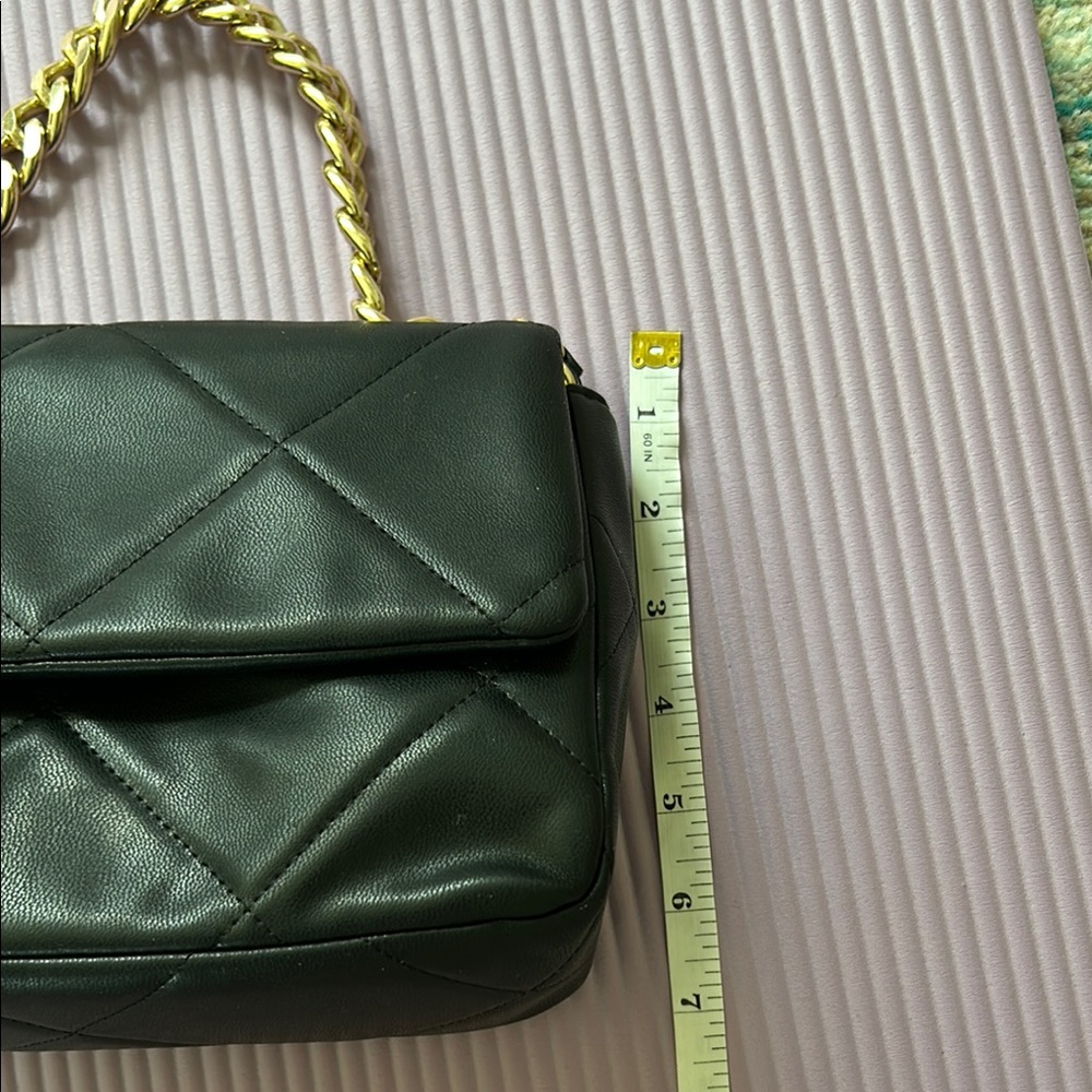 Forever 21 quilted  black and gold purse - Picture 8 of 14